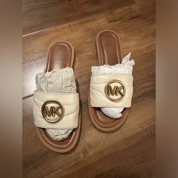 Michael kors slides size 7.5 - Picture 4 of 4